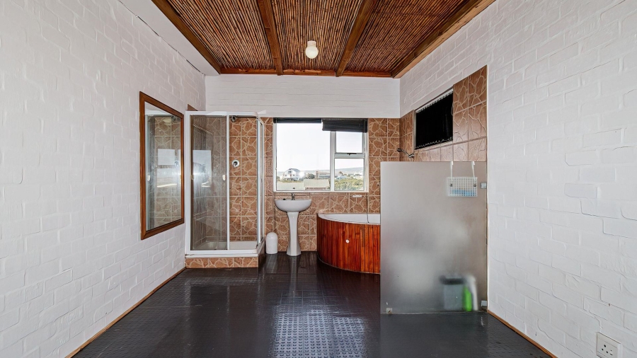 4 Bedroom Property for Sale in De Kelders Western Cape